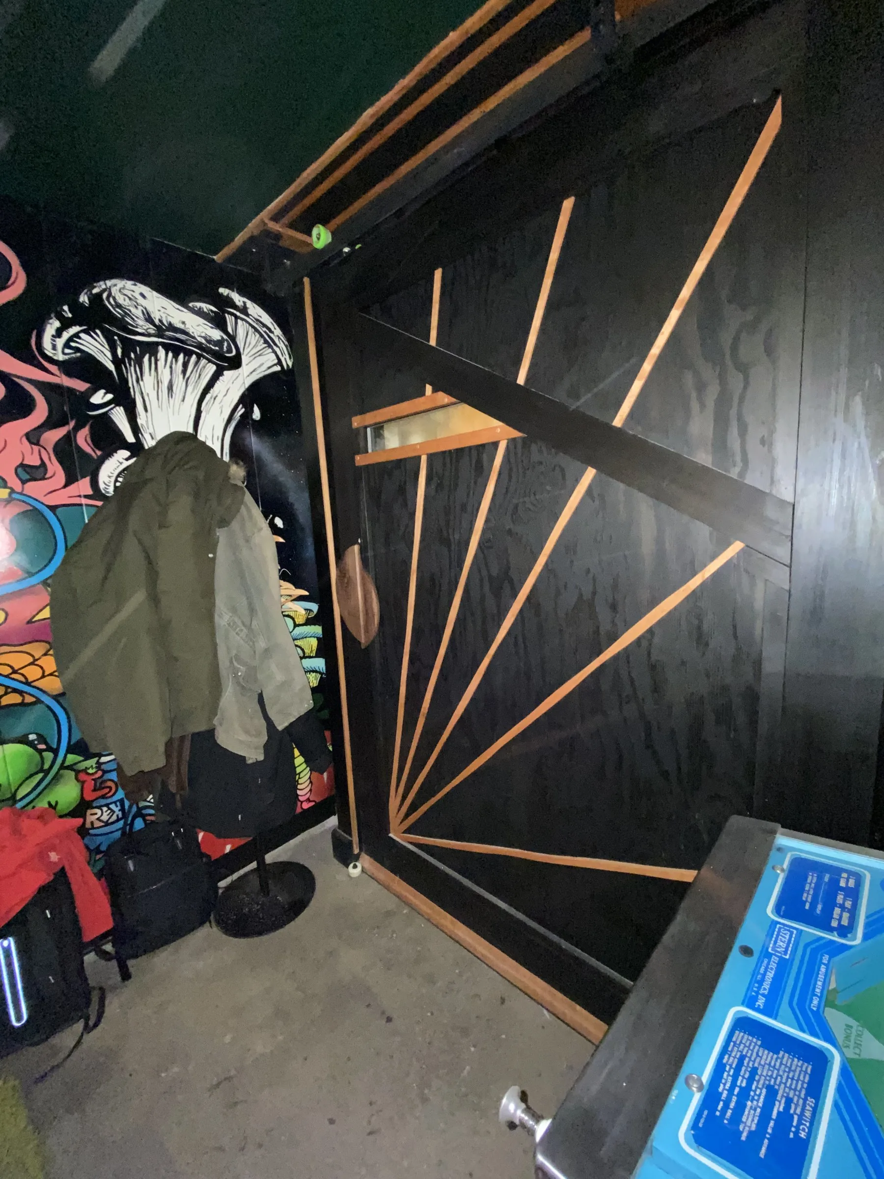 Lit island, mural room